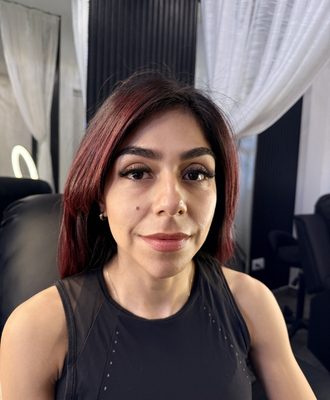 Aplicación de extensiones de pestañas en San Pedro con técnica Clean Lash