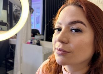 Aplicación de extensiones de pestañas en San Pedro con técnica Clean Lash