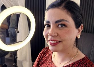 Aplicación de extensiones de pestañas en San Pedro con técnica Clean Lash